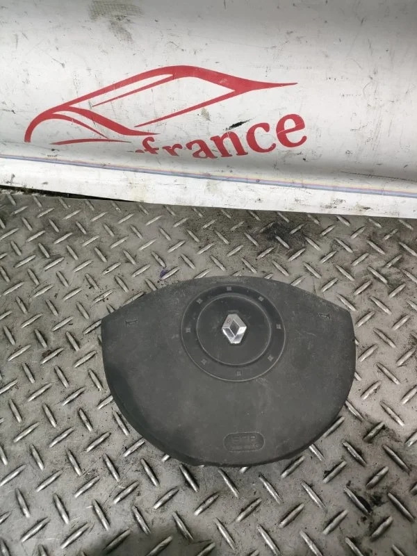 Подушка безопасности в руль Renault Megane 2004