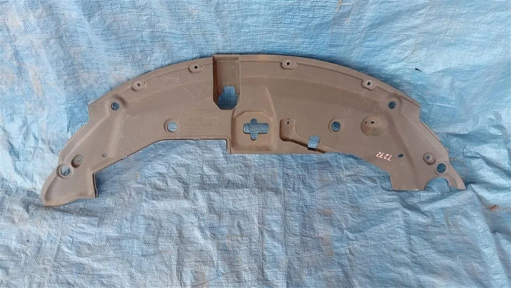 Б.у. накладка на панель радиатора TOYOTA AVENSIS ZRT270 TOYOTA AVENSIS ZRT270