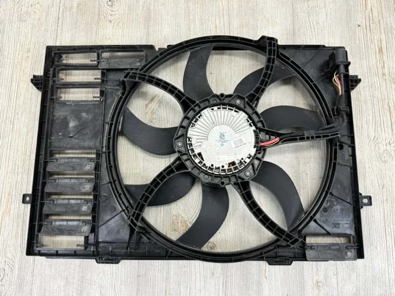 Вентилятор охлаждения сборе диффузором VW Transporter T6 2015- 7E