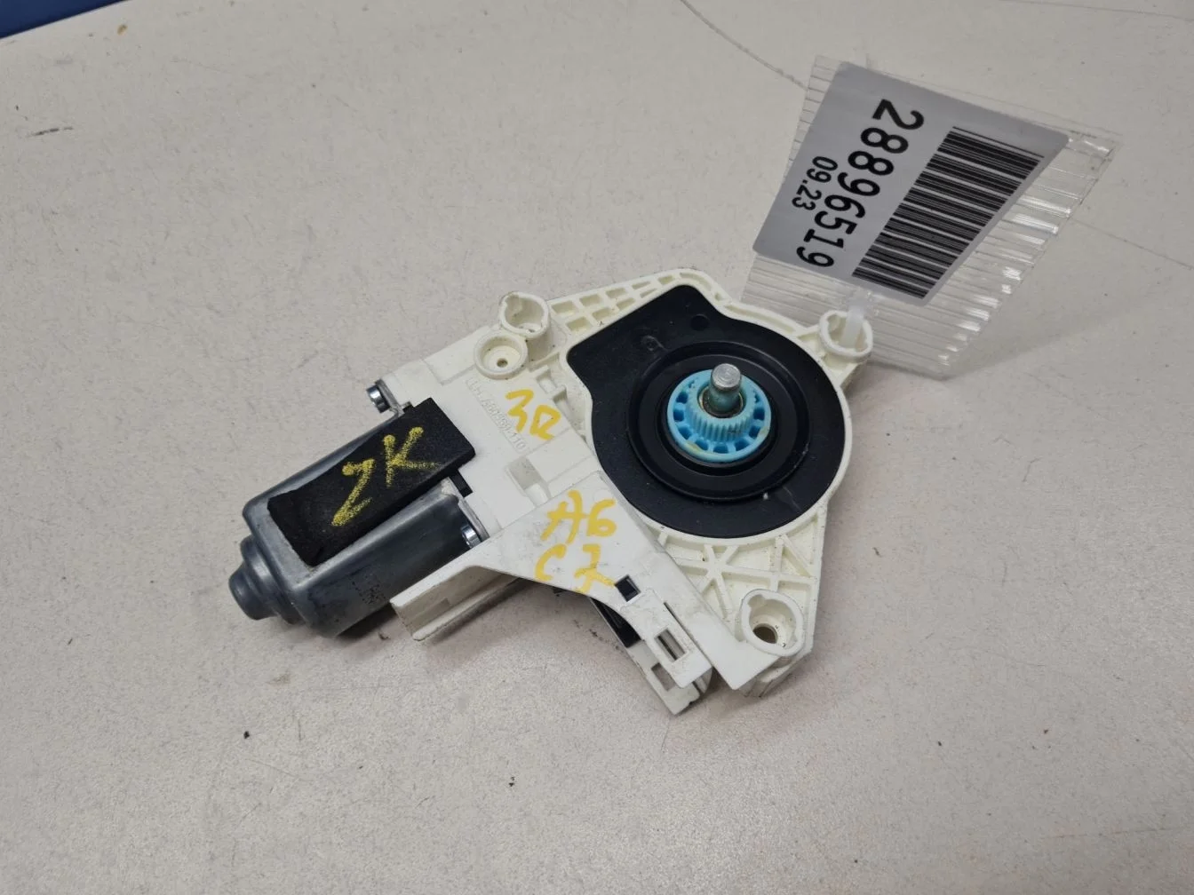 Моторчик стеклоподъёмника задний правый для Audi A6 S6 C7 2011-2018