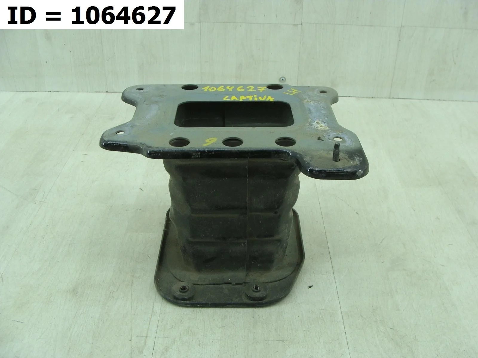 кронштейн бампера передний правый Chevrolet CAPTIVA 1, C100 C140 Передний Правый  94551349 2006-2015 (контрактная запчасть)