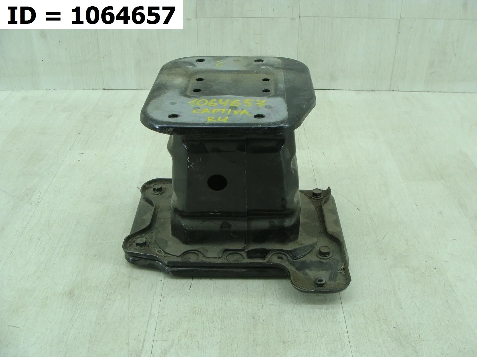 кронштейн бампера передний правый Chevrolet CAPTIVA 1, C100 C140 Передний Правый  94551349 2006-2015 (контрактная запчасть)