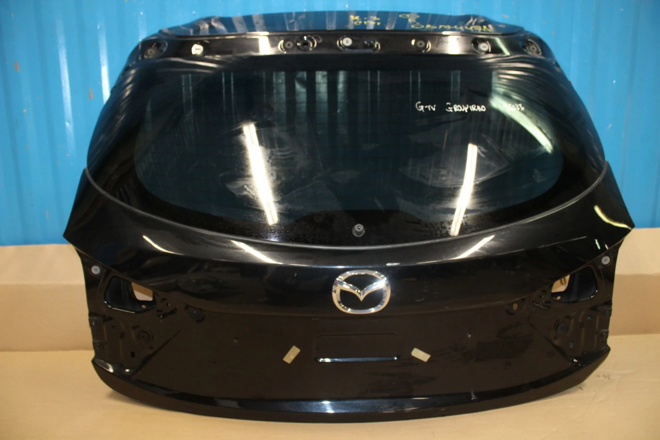 дверь багажника со стеклом для Mazda 3 BM 2013-2018