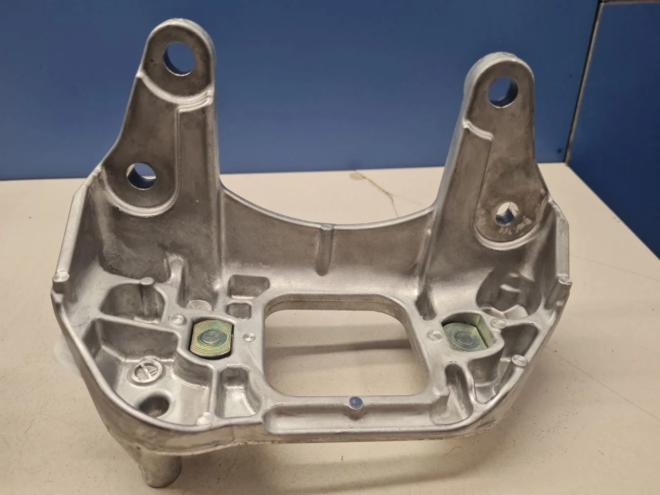 Кронштейн КПП левый для Nissan X-Trail T32 2014-