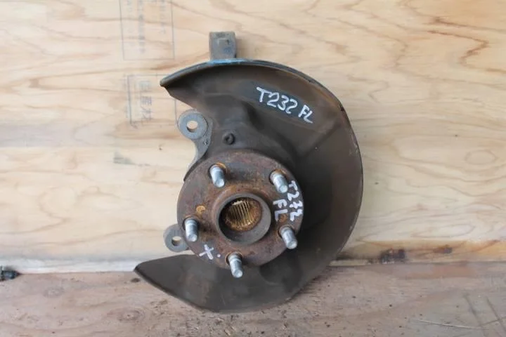 Б.у. кулак поворотный TOYOTA CELICA ZZT230 TOYOTA CELICA ZZT230
