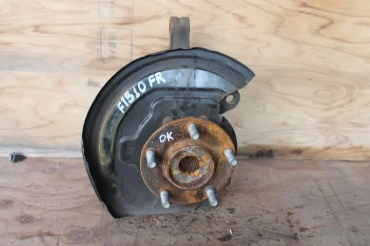 Б.у. кулак поворотный NISSAN JUKE F15E NISSAN JUKE F15E