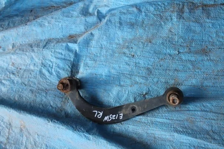 Б.у. рычаг поперечный TOYOTA COROLLA E120 TOYOTA COROLLA E120
