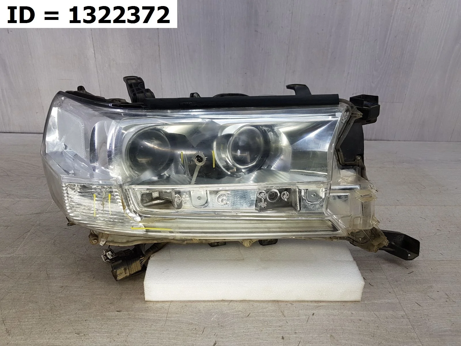 фара правая Toyota LAND CRUISER 11, 200 UZJ200 VDJ200 Правый  81105-60K12 2007 - 2021 (контрактная запчасть)