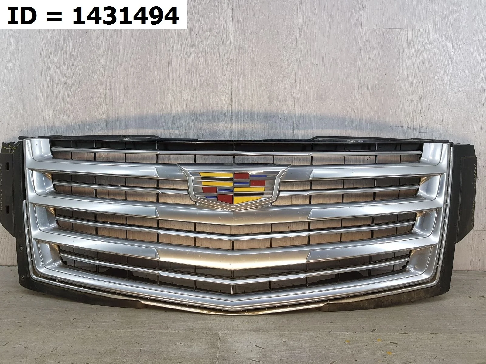 решетка радиатора Cadillac ESCALADE 4, GMT K2, GMTK2  23399559 2013 - 2021 (контрактная запчасть)