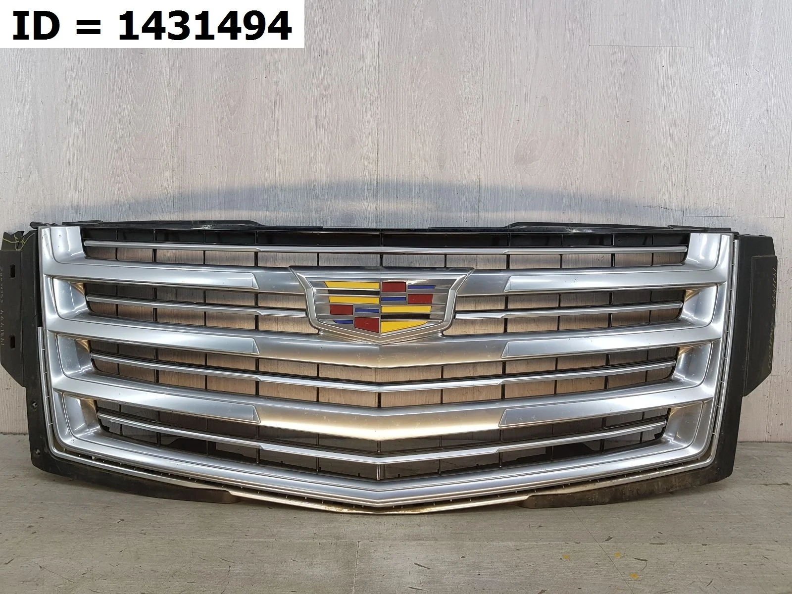 решетка радиатора Cadillac ESCALADE 4, GMT K2, GMTK2  23399559 2013-2021 (контрактная запчасть)