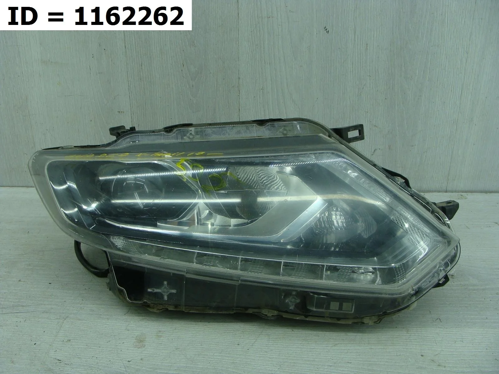 фара правая Nissan X TRAIL 3, T32 Правый  260254CC6C 2013-2022 (контрактная запчасть)