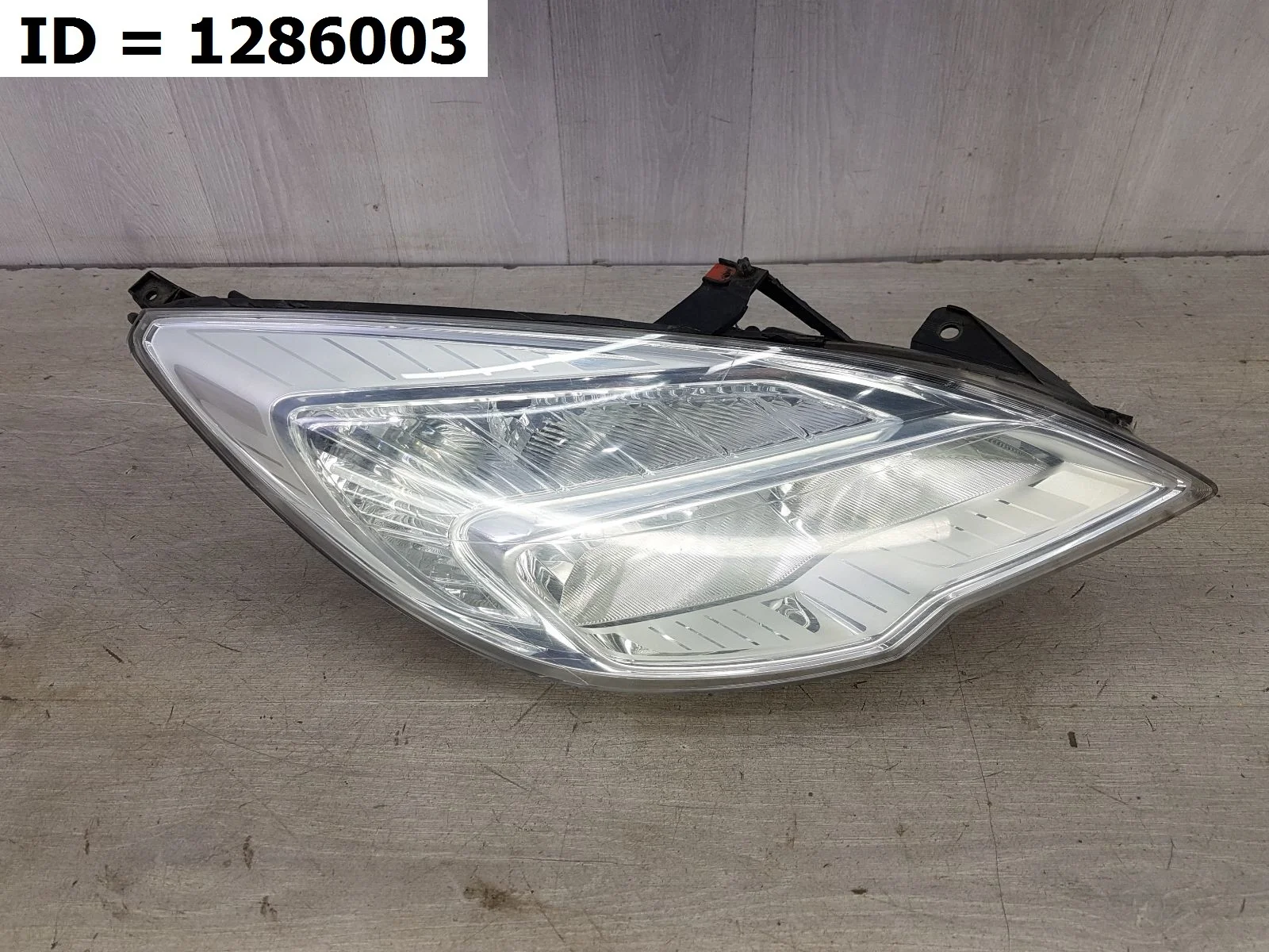 фара правая Opel MERIVA 2, B S10 Правый  13253630 2009-2017 (контрактная запчасть)