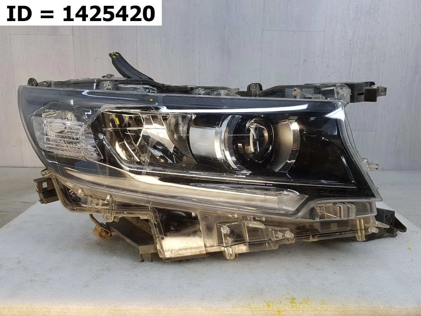 фара правая Toyota LAND CRUISER PRADO 4, P150 GRJ150L TRJ150L Правый  8114560N20 2009-2024 (контрактная запчасть)