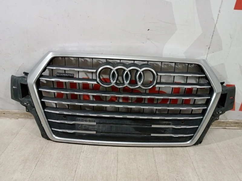 Решетка радиатора передняя Audi Q7 4M 2015-2020