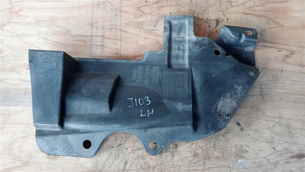 Б.у. пыльник двигателя NISSAN QASHQAI J10 NISSAN QASHQAI J10