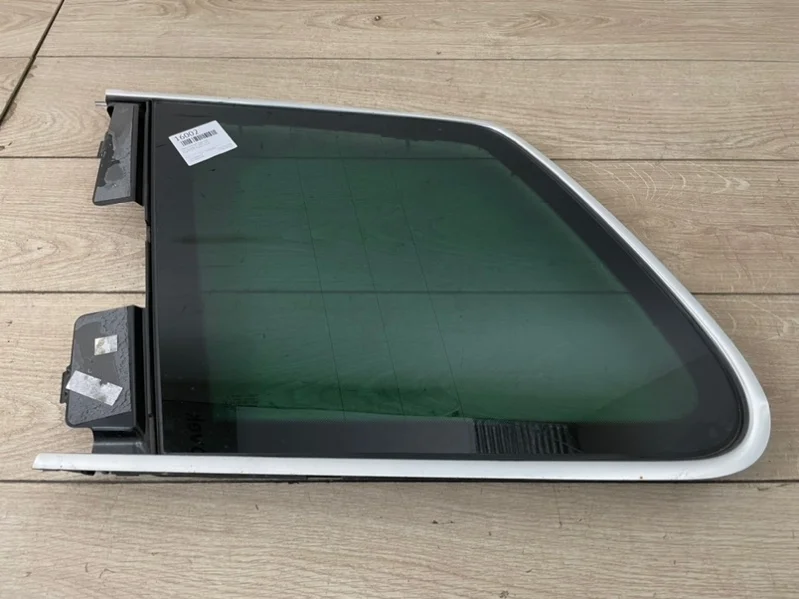 Стекло боковое VW Touareg 2003-2007 7L