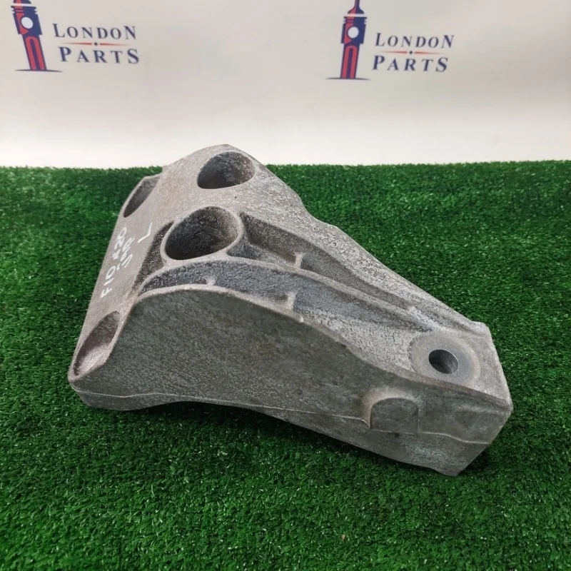 Кронштейн двигателя BMW 520i F10