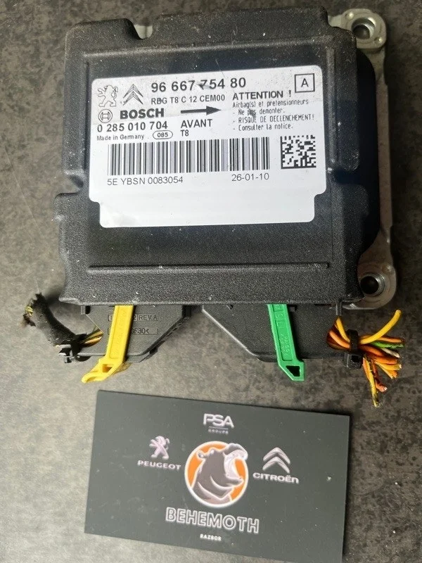 Блок управления Peugeot 3008 9666775480