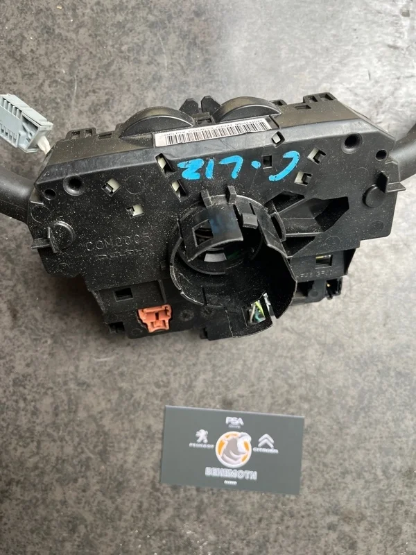 Блок подрулевых переключателей Peugeot 301 98042440XT 1.6