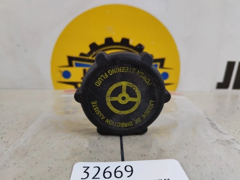 Крышка бачка гидроусилителя Ford Focus 2 2006