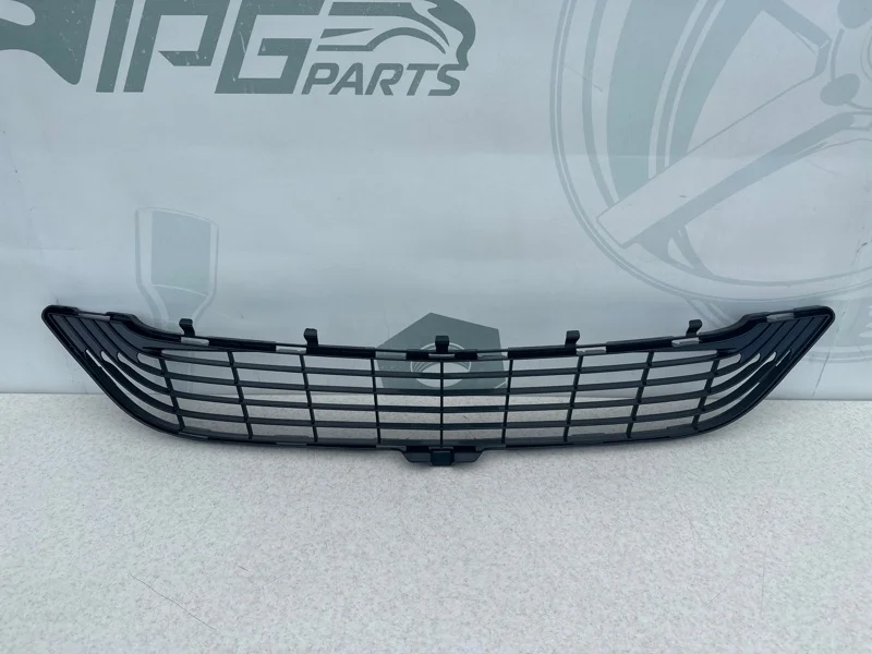 Решетка переднего бампера центральная Mercedes W222