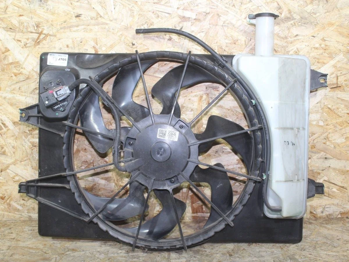 Диффузор вентилятора с бачком KIA CEED 2019 CD