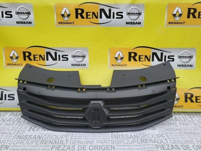 Решетка радиатора Renault Sandero