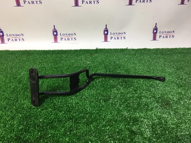 Кронштейн замка капота BMW E90