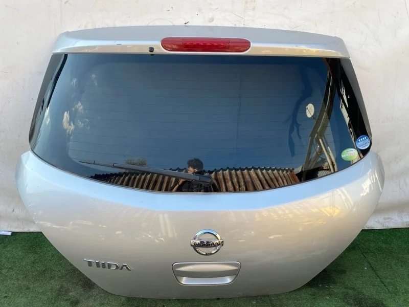 Крышка багажника Nissan Tiida C11