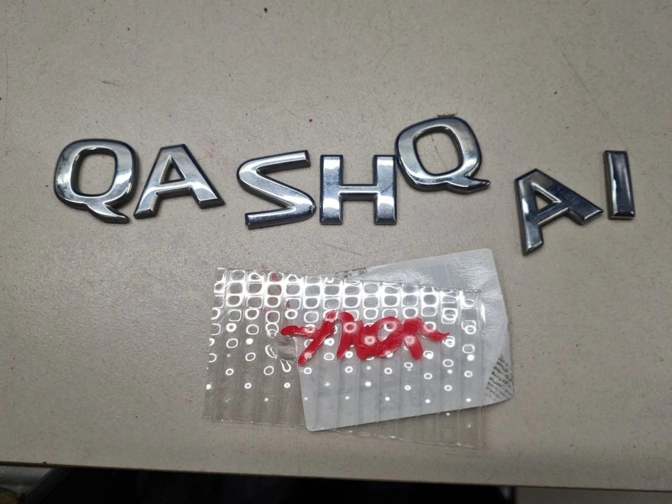 Эмблема двери багажника для Nissan Qashqai J10 2006-2014