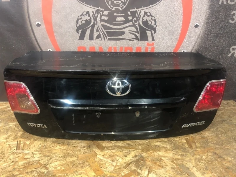Крышка багажника Toyota Avensis