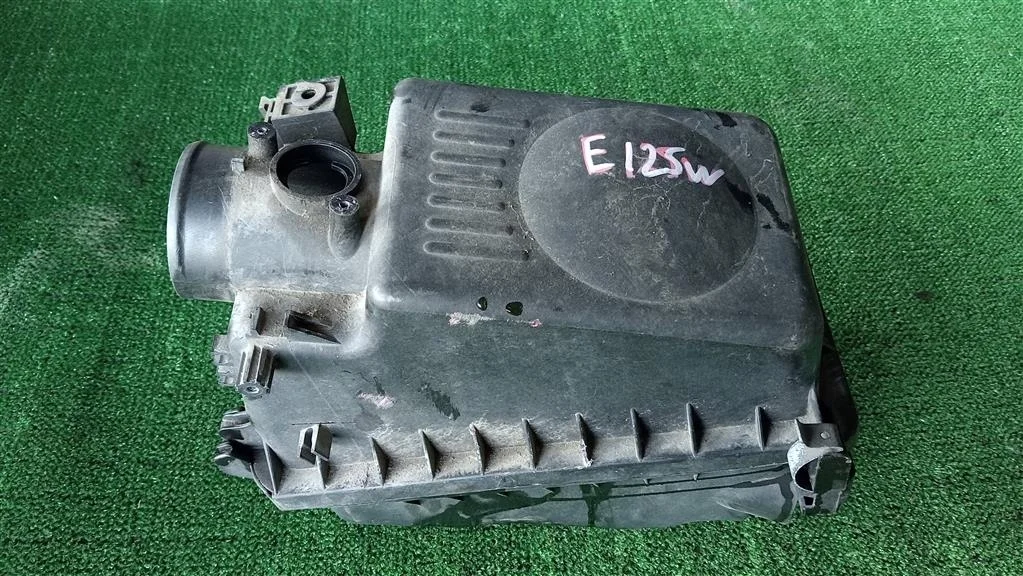 Б.у. корпус воздушного фильтра TOYOTA COROLLA E120 TOYOTA COROLLA E120