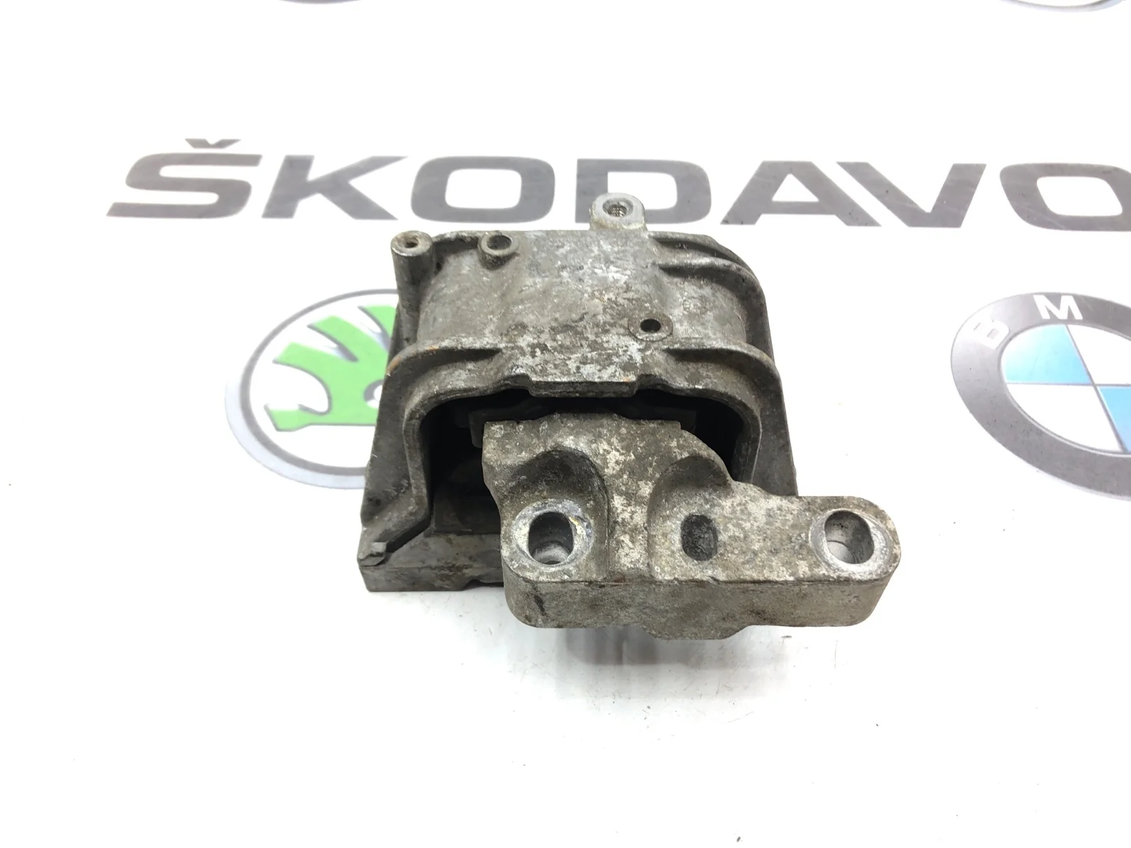 Опора двигателя Skoda Yeti 2009 1K0199262M 5L 1.8 CDAB, правая