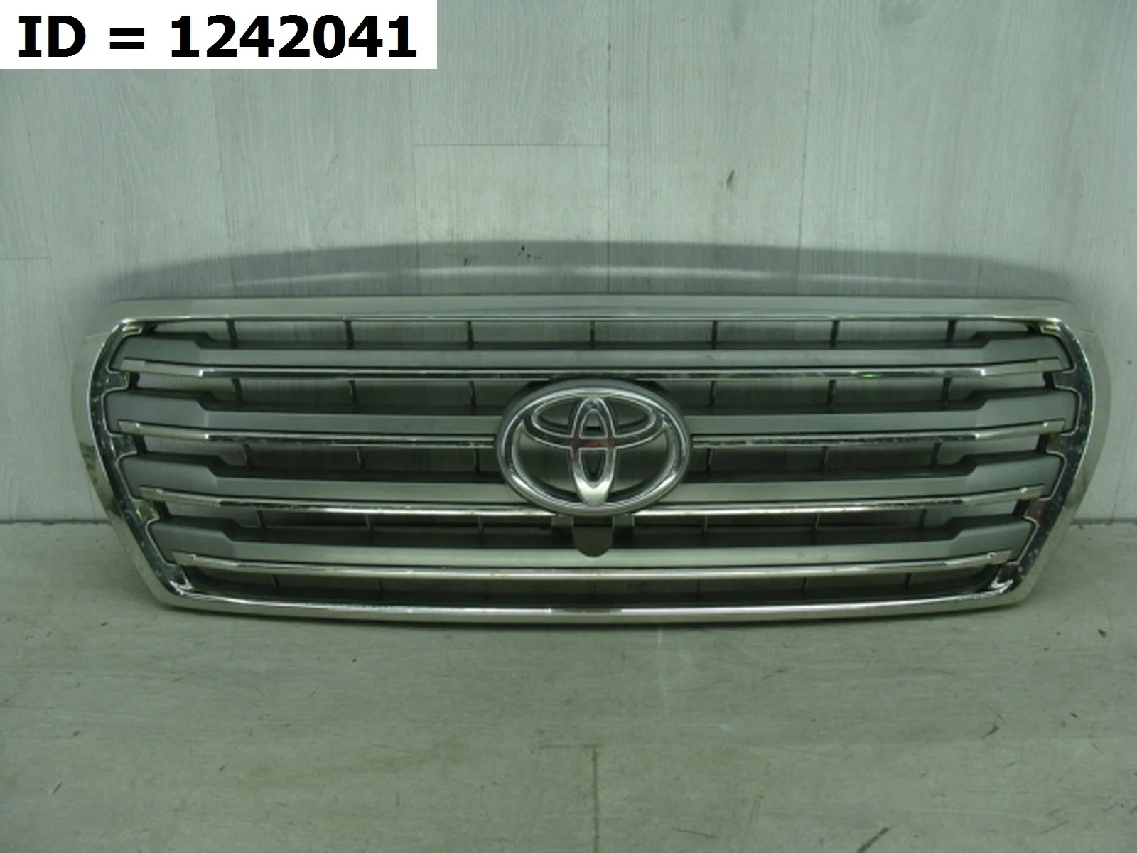 Решетка радиатора Toyota Land Cruiser