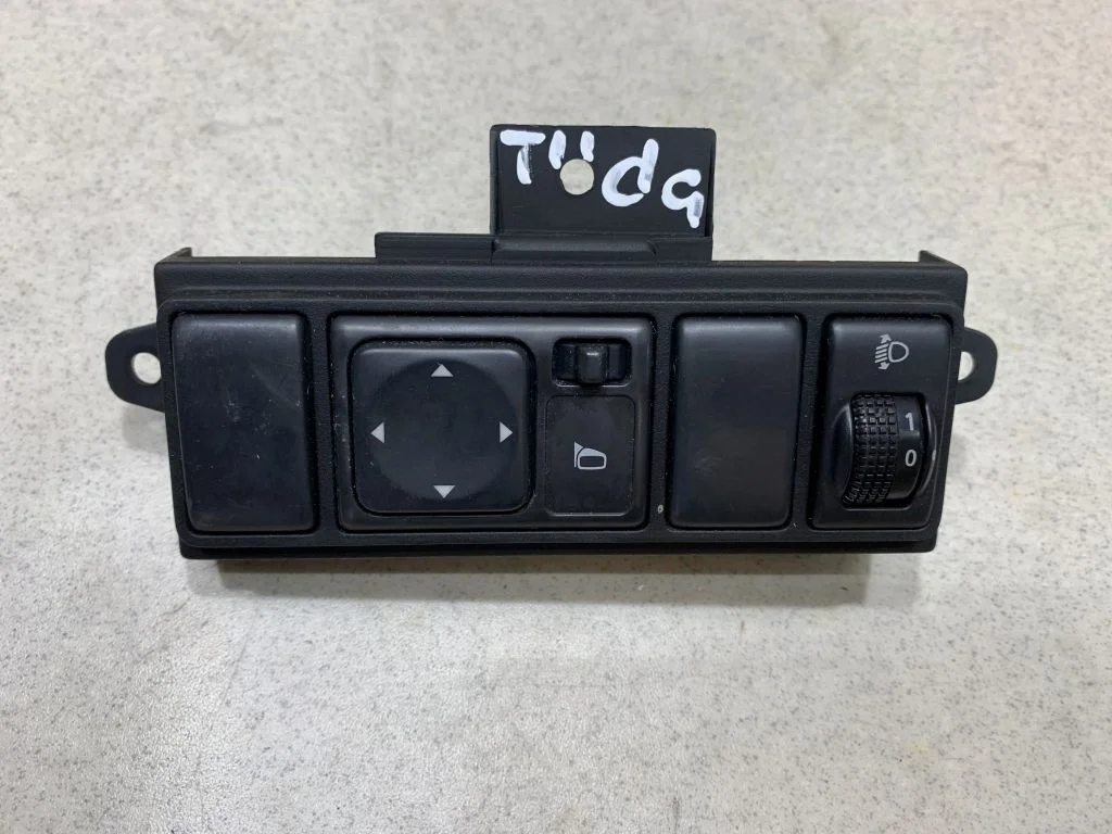 25570CT01B Блок кнопок  Nissan Tiida C11