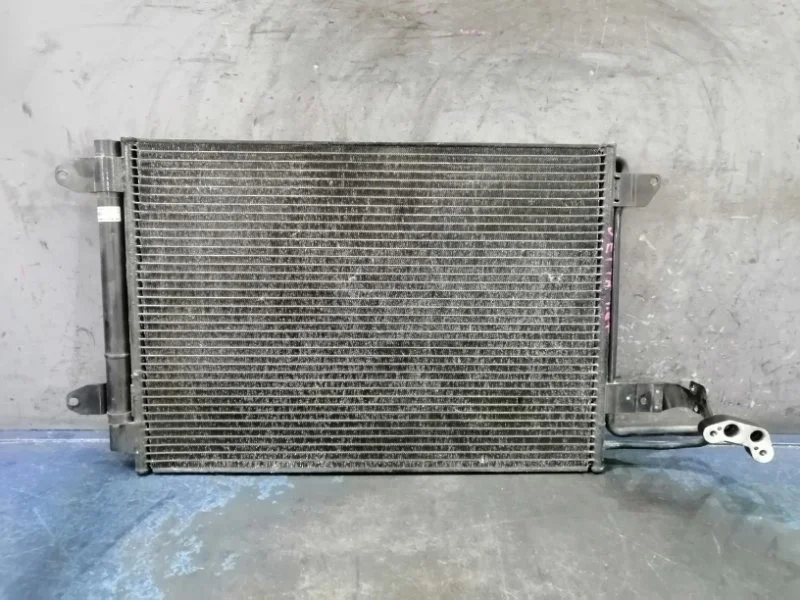 Радиатор кондиционера Volkswagen Jetta 5
