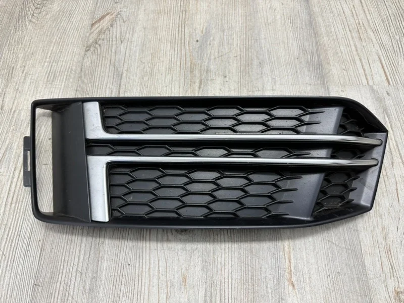 Боковая решетка бампера Audi A4 2015- B9