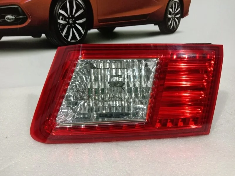 Фонарь в крышку багажника правый Honda Accord 8