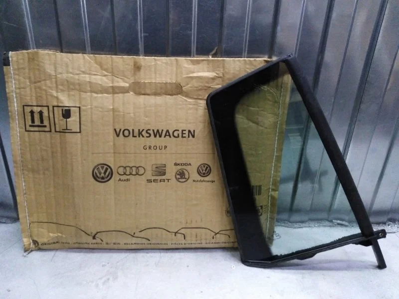 Стекло двери заднее правое Volkswagen Tiguan