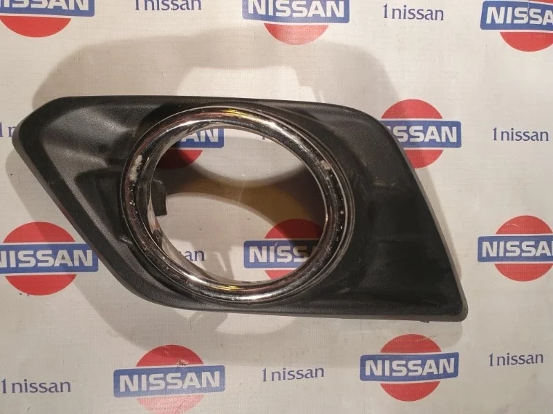 Накладка противотуманной фары Nissan 622574BA0B, передняя левая