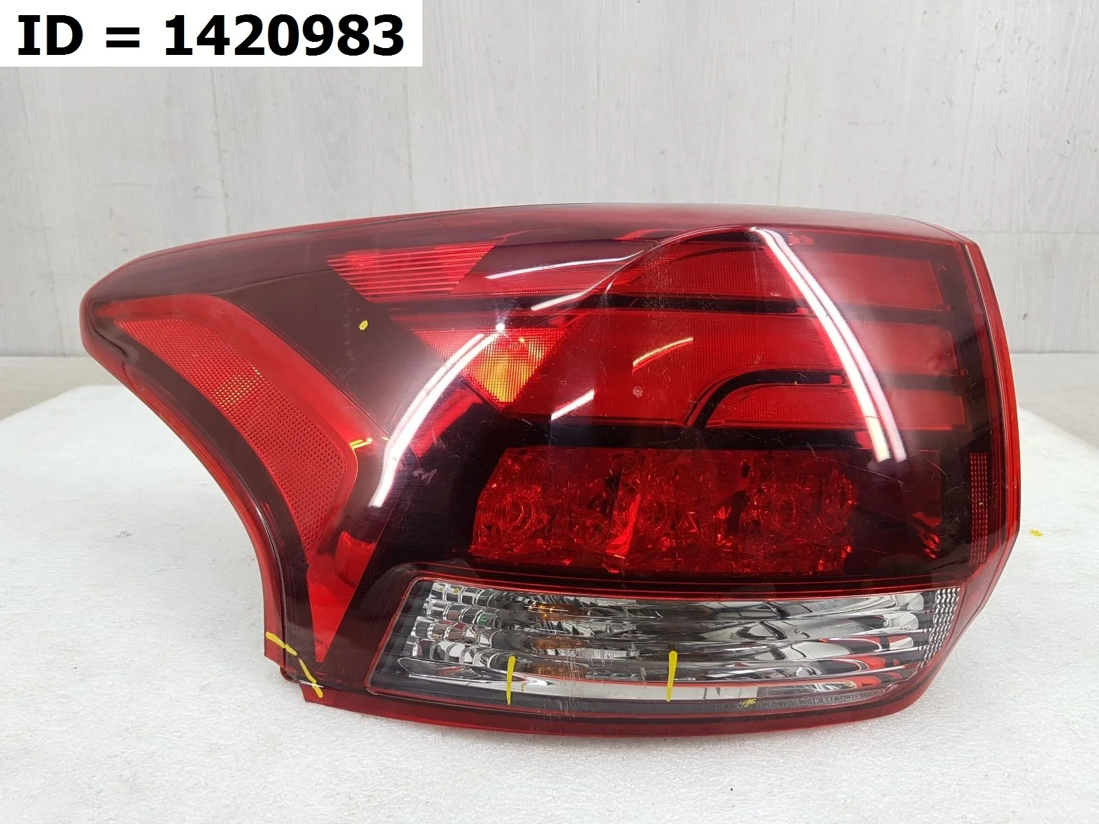 фонарь задний левый Mitsubishi OUTLANDER 3, GF2W, GF0W, GF8W, GG0W Левый  8330B091 2012-2022 (контрактная запчасть)