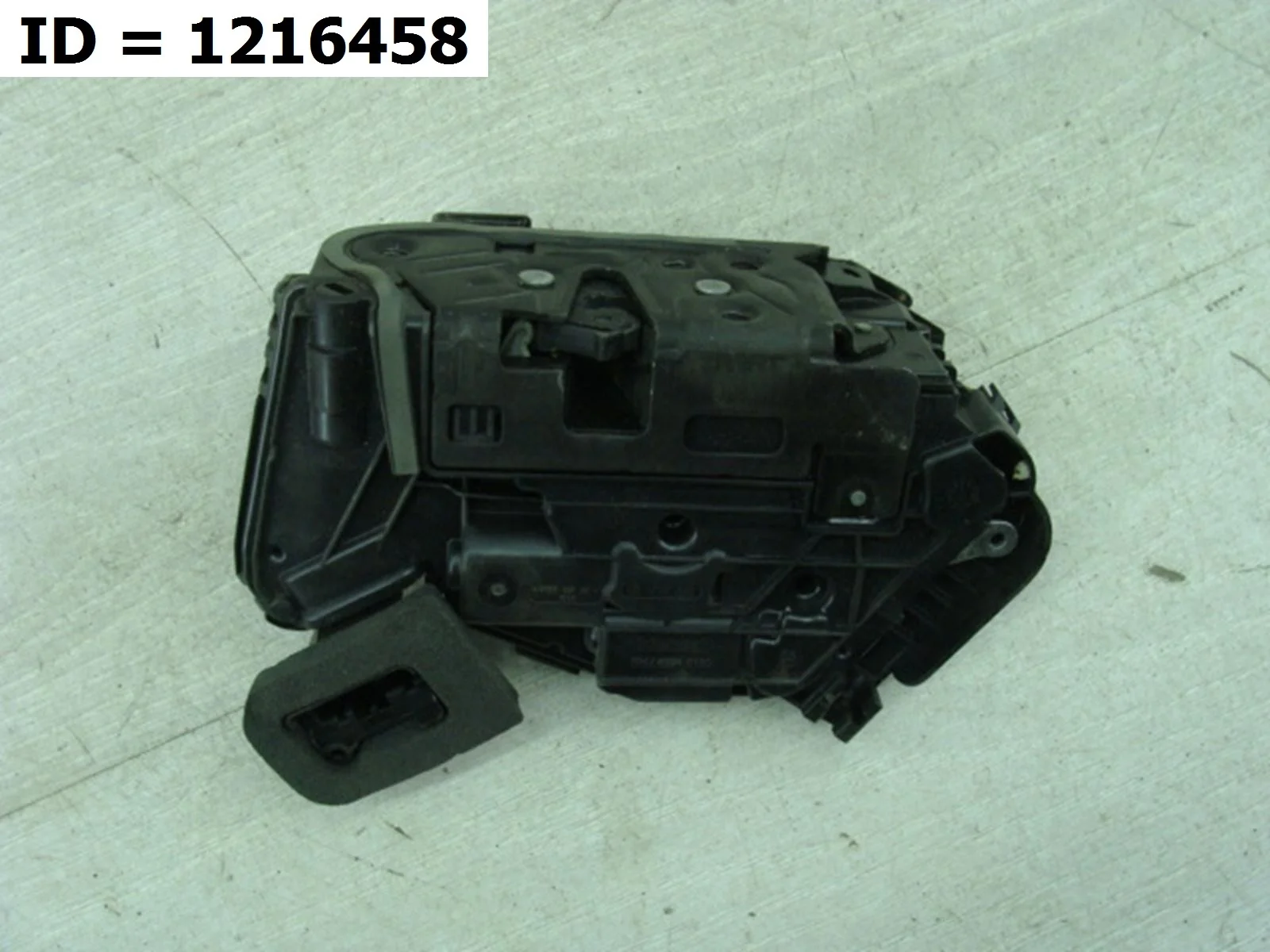 замок двери Skoda OCTAVIA 3, A7, 5E, 5E5  5TB837015 2012-2020 (контрактная запчасть)