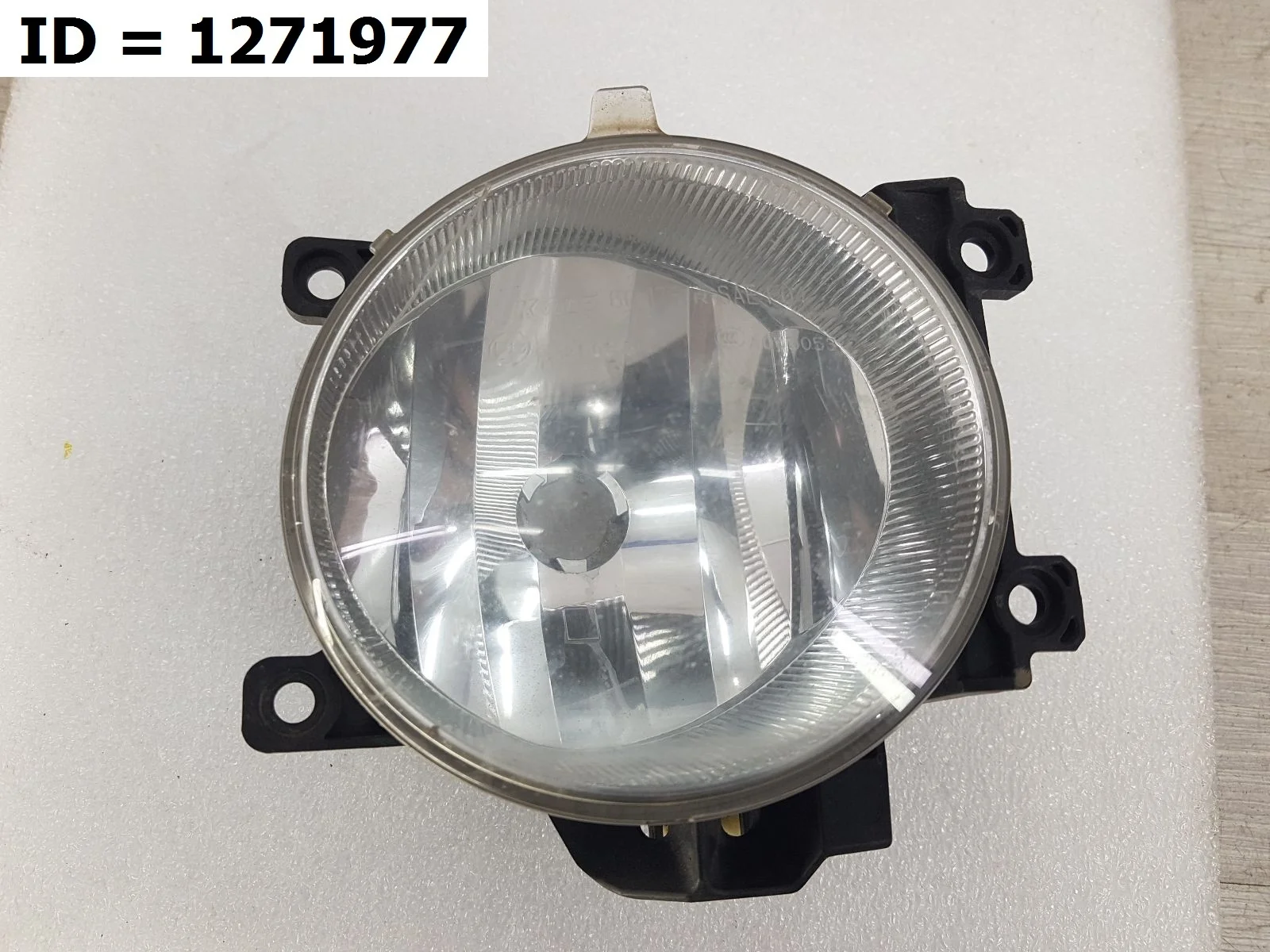 фара противотуманная передний правый Toyota RAV4 4, XA40 ZSA44 Передний Правый  8121060200 2012-2019 (контрактная запчасть)