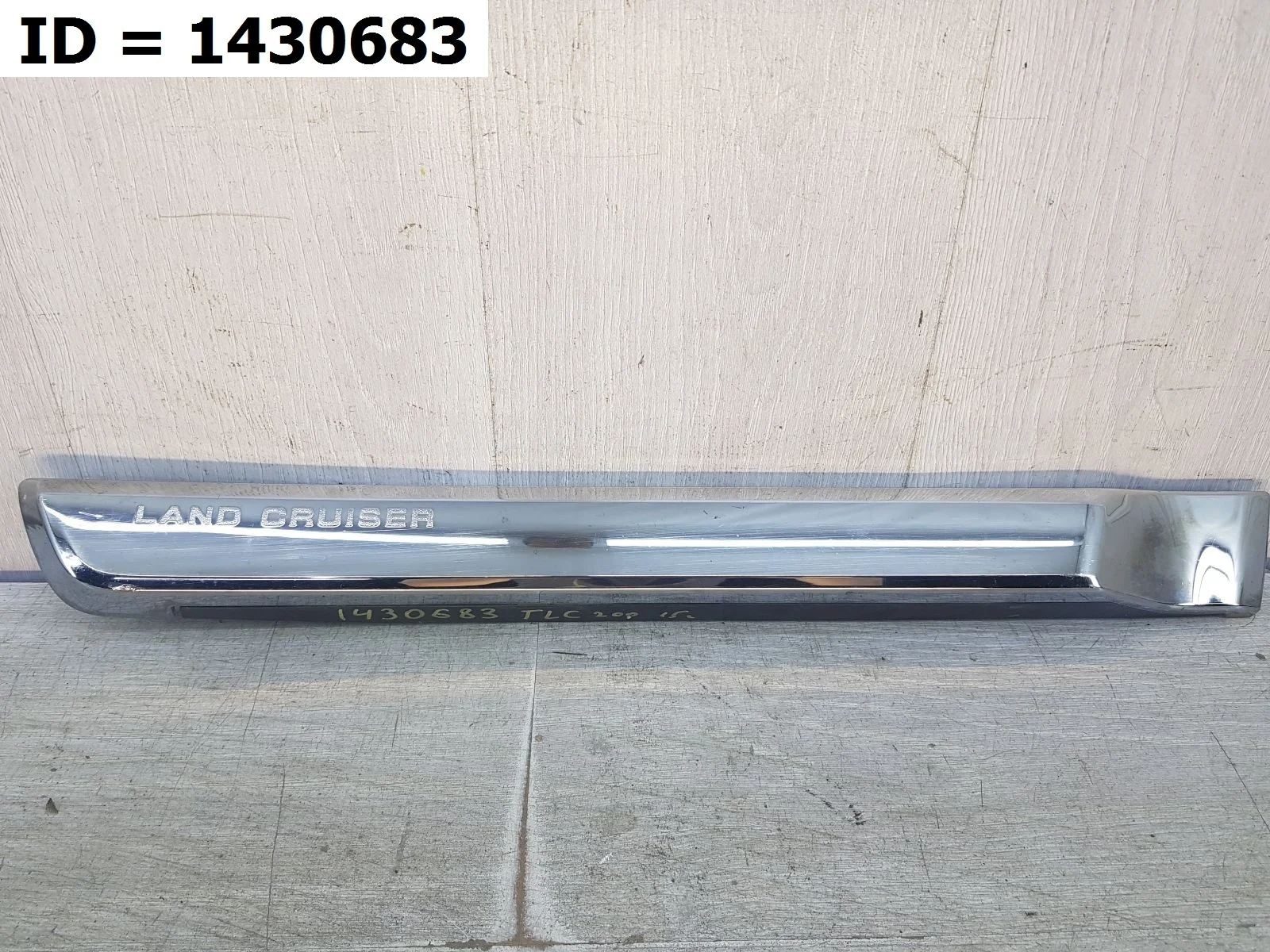накладка на дверь Toyota LAND CRUISER 11, 200 UZJ200 VDJ200  7507560150 2007-2021 (контрактная запчасть)
