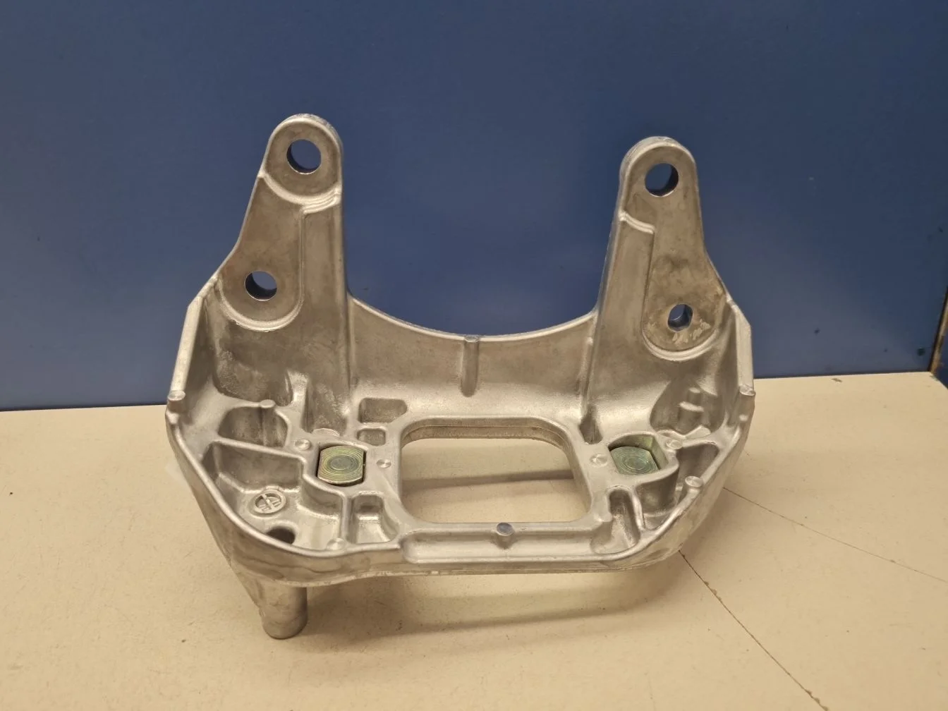 Кронштейн КПП левый для Nissan Qashqai J11E 2014-