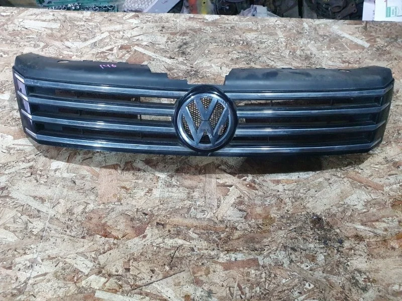 Решетка радиатора Volkswagen Passat 2011-2015 B7 седан