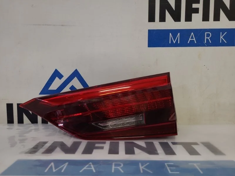 Фонарь в крышку багажника задний правый Infiniti