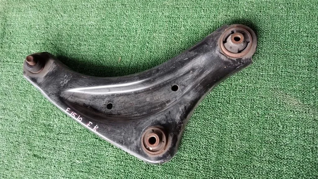 Б.у. рычаг NISSAN JUKE F15E NISSAN JUKE F15E