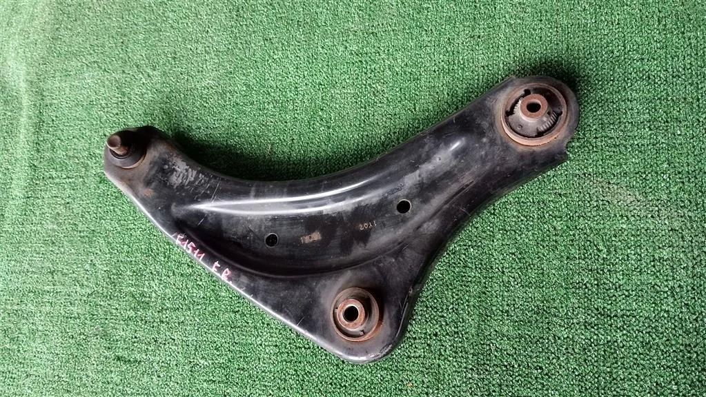 Б.у. рычаг NISSAN JUKE F15E NISSAN JUKE F15E