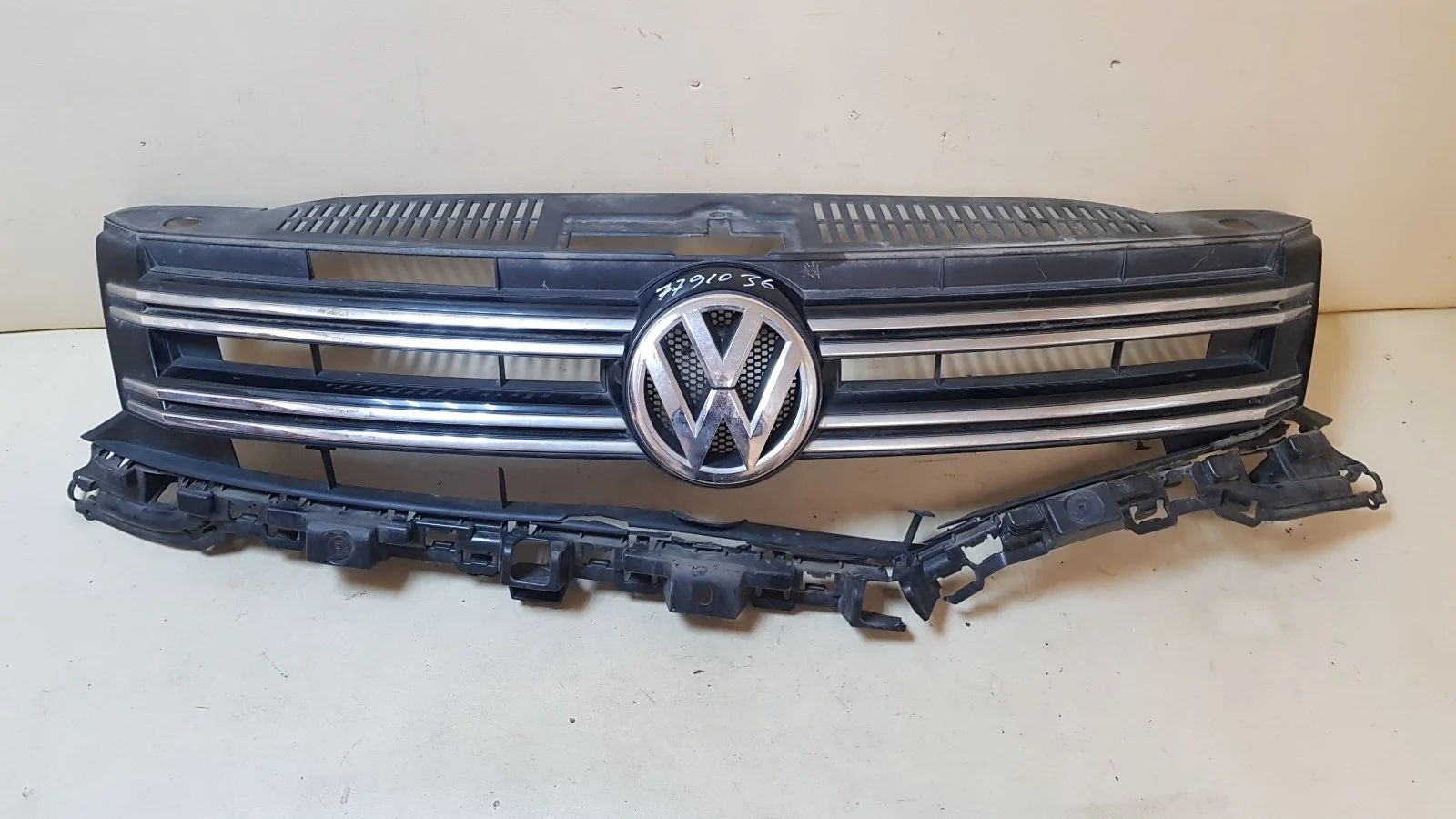 решетка радиатора VOLKSWAGEN TIGUAN 1, NF 5N1 5N2   ФОЛЬКСВАГЕН   ТИГУАН    5n0853651J 2006-2017 (контрактная запчасть)